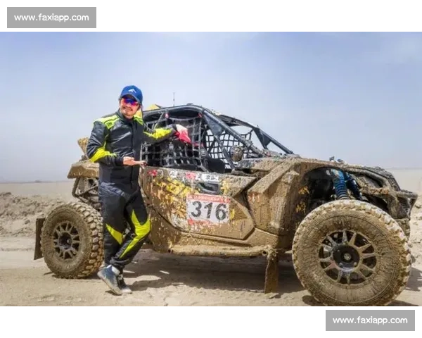 吴京环塔拉力赛狂飙！翻车陷车后逆袭夺赛段冠军